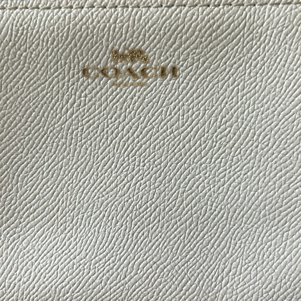- 🇺🇸Coach Wristlet🇺🇸 - Picture 2 of 5
